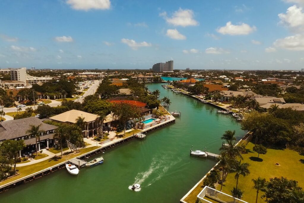Canal-front homes with private docks in Lighthouse Point, Florida
